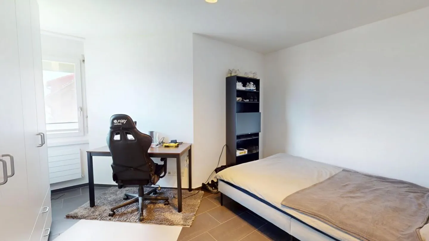 Spacious 4.5 Room Apartment with 2 Parking Spaces - Photo 11 of 16