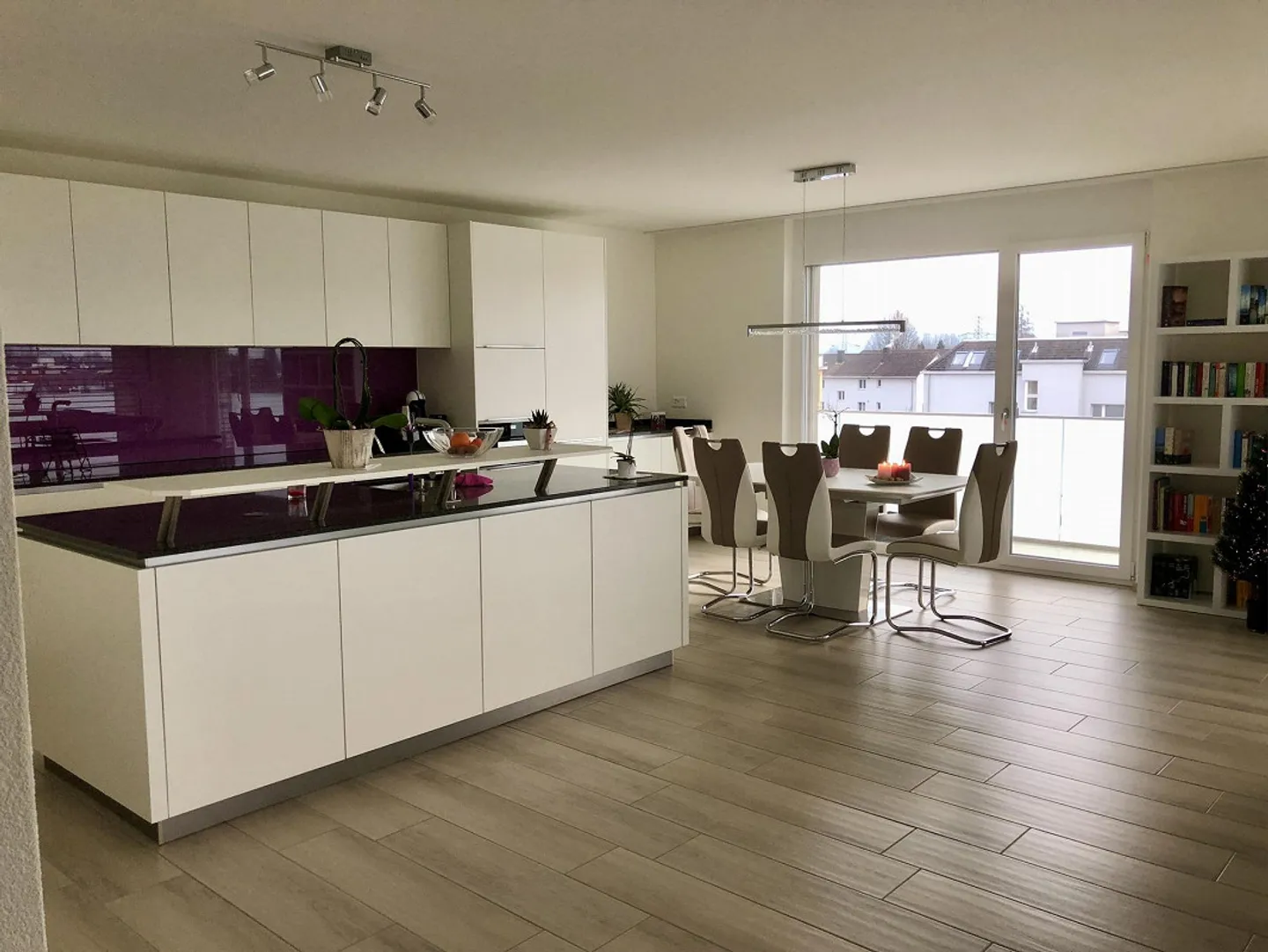 🌟 Appartamento moderno di 3,5 stanze in posizione centrale a Uznach - Foto 4 di 11