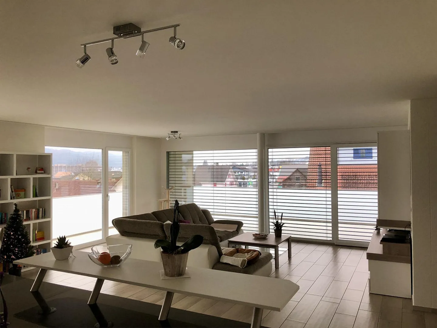 🌟 Appartamento moderno di 3,5 stanze in posizione centrale a Uznach - Foto 5 di 11