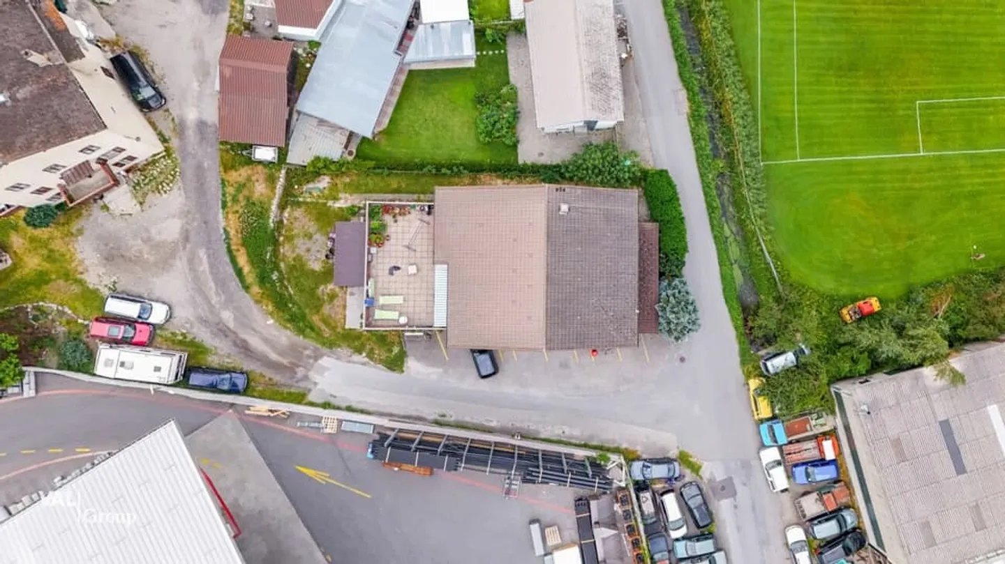 Attractive residential and commercial property with diverse usage possibilities - Photo 13 of 13