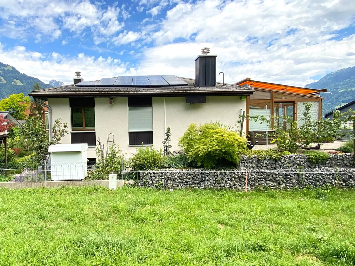 Paradis familial avec sauna, véranda et vue sur la verdure - Photo 2 sur 14