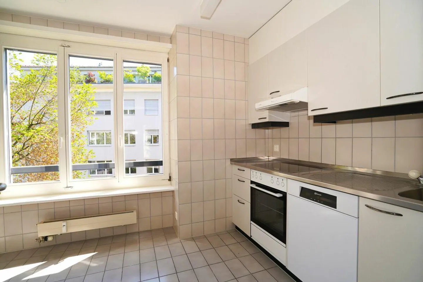 Multi-family house with 3 apartments in the central Bachletten district - Photo 16 of 17