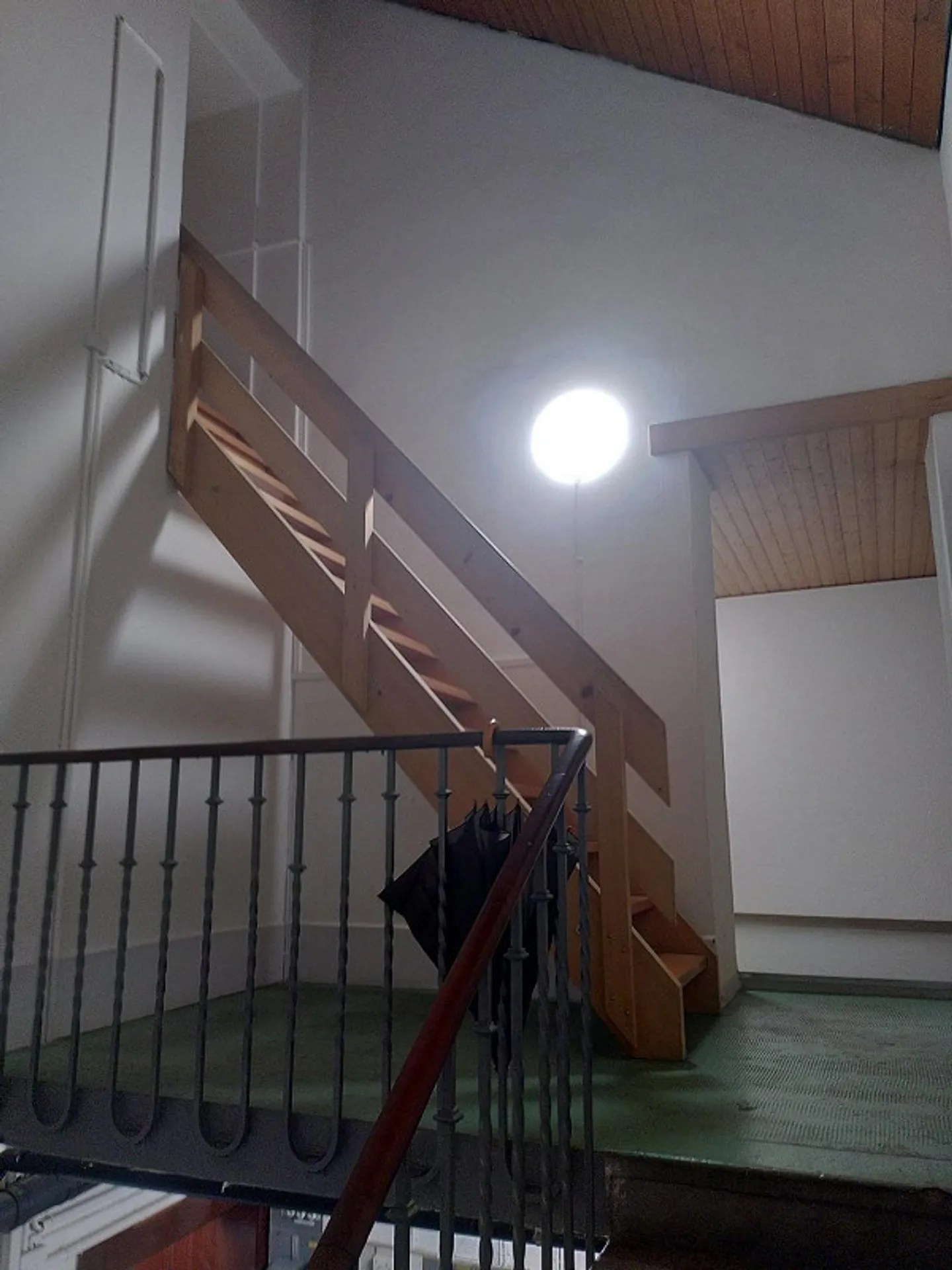 Atelier spacieux - en plein centre - Foto 4 di 4