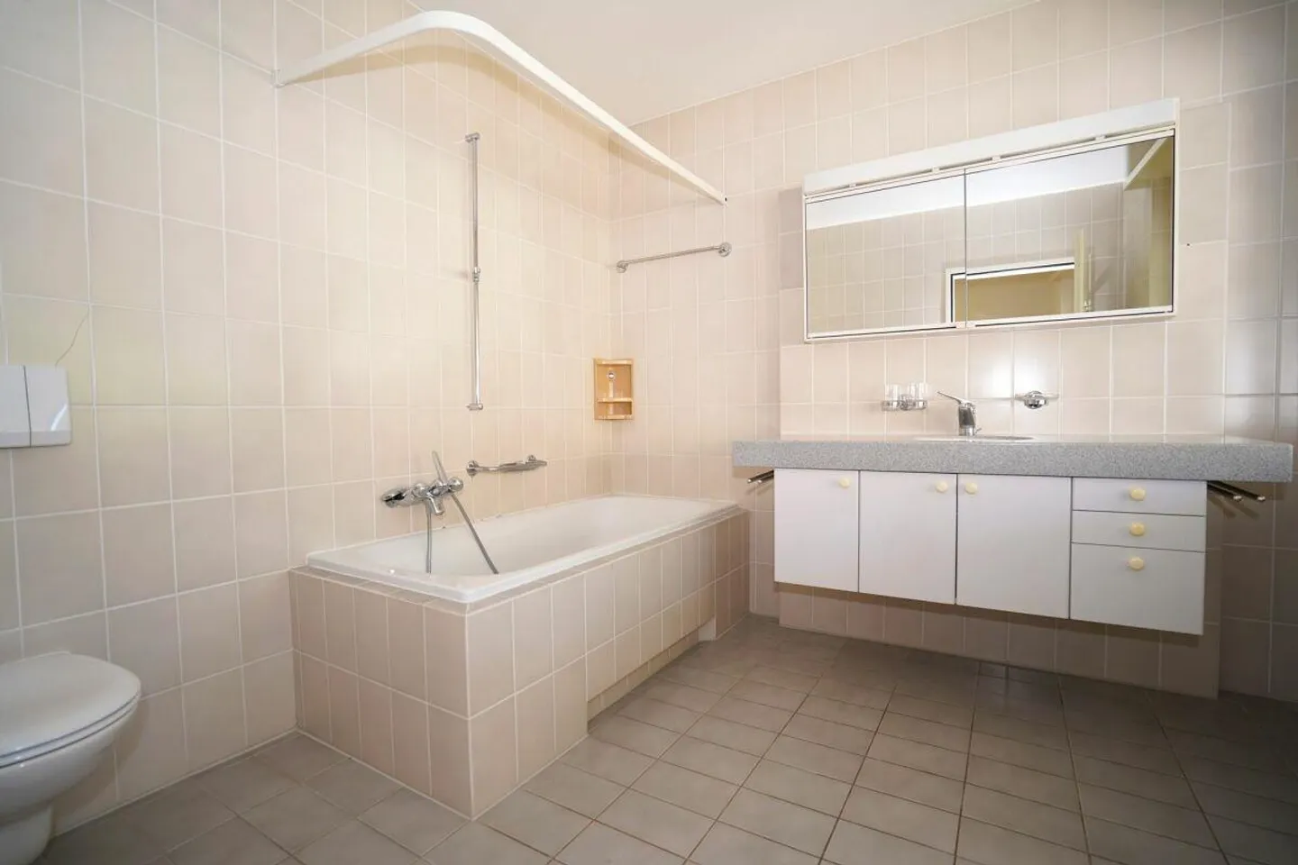 Multi-family house with 3 apartments in the central Bachletten district - Photo 17 of 17