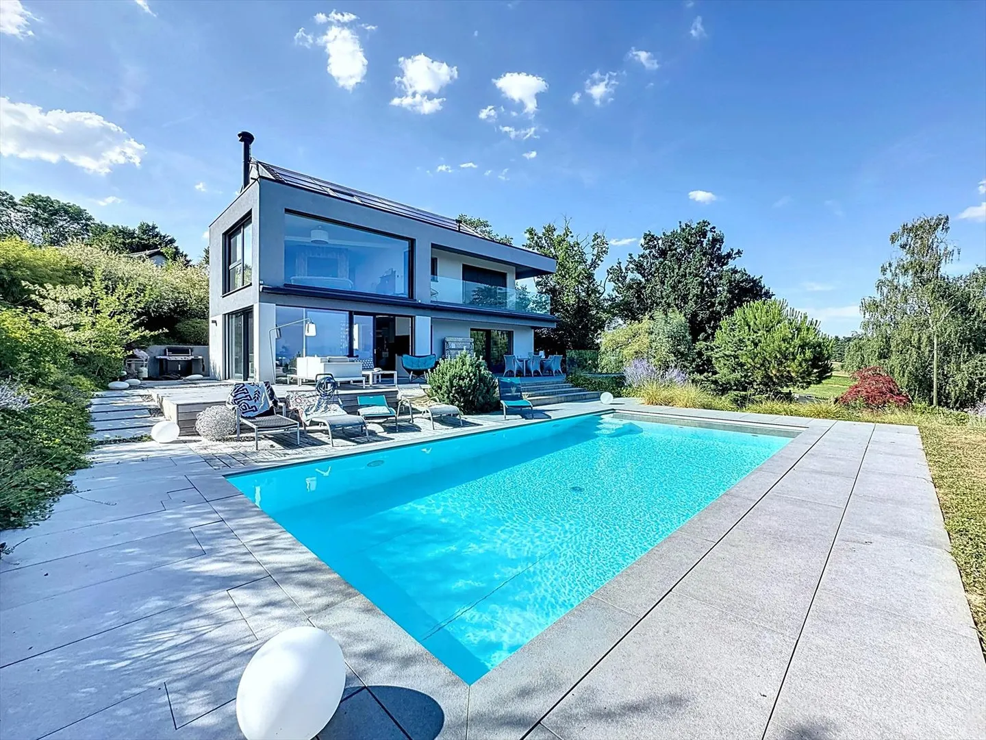 Luxusvilla mit Seeblick - Foto 1 von 13