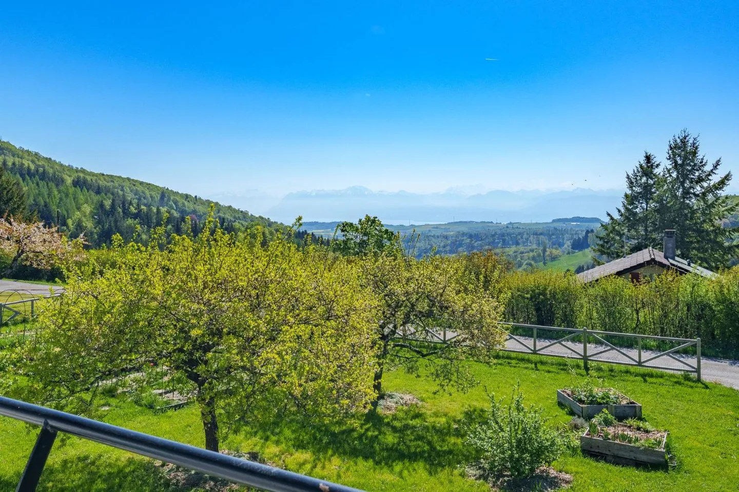 Magnifique villa rénovée avec vue sur le lac et les montagnes - 15 minutes de Rolle - Photo 2 sur 13