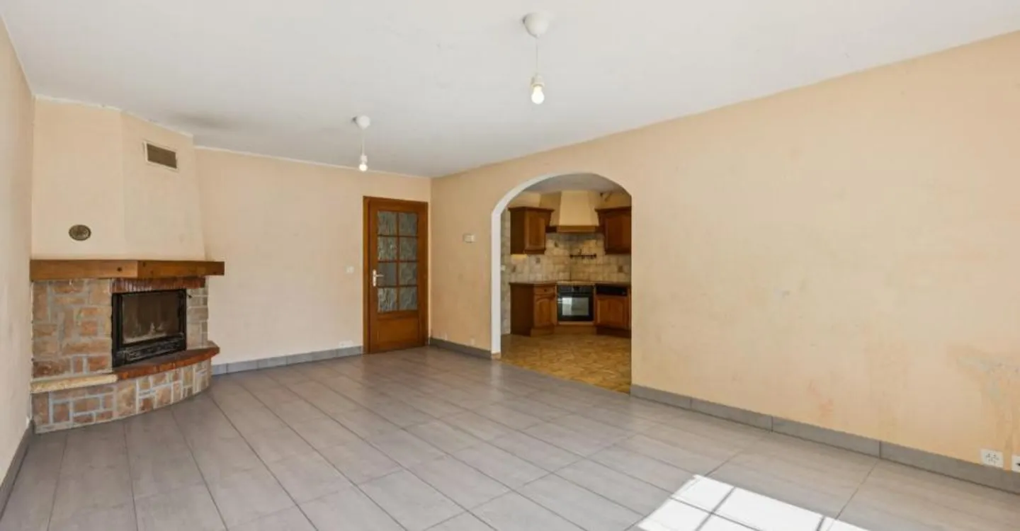 Village house 6.5 rooms - Great renovation potential - La Chaux - Photo 3 of 10