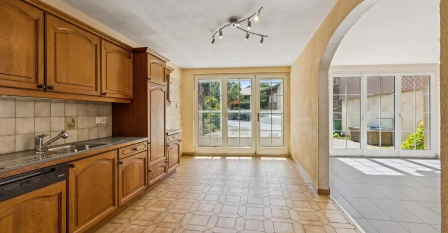 Village house 6.5 rooms - Great renovation potential - La Chaux - Photo 4 of 10