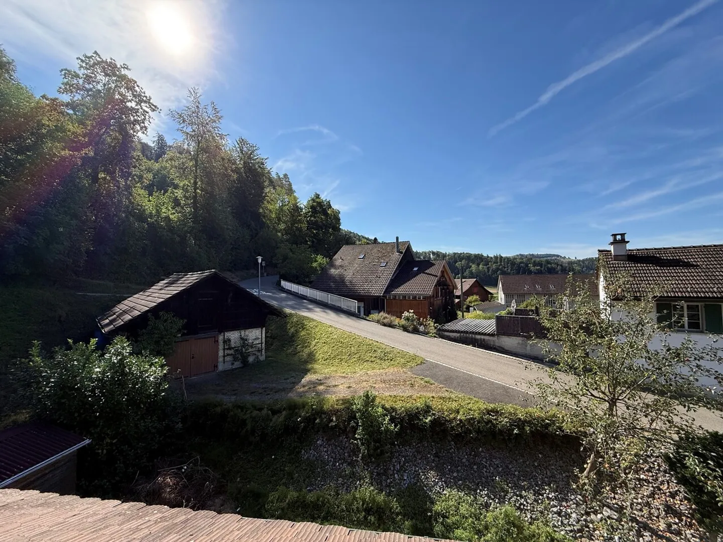 Charmantes Einfamilienhaus mit grossem Garten und viel Potenzial  - Foto 6 di 16