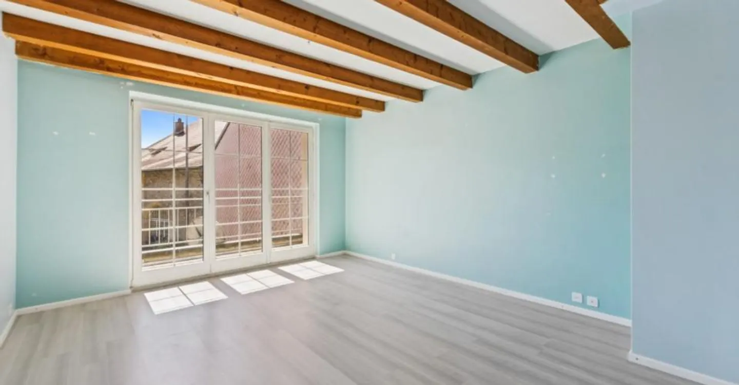 Village house 6.5 rooms - Great renovation potential - La Chaux - Photo 5 of 10