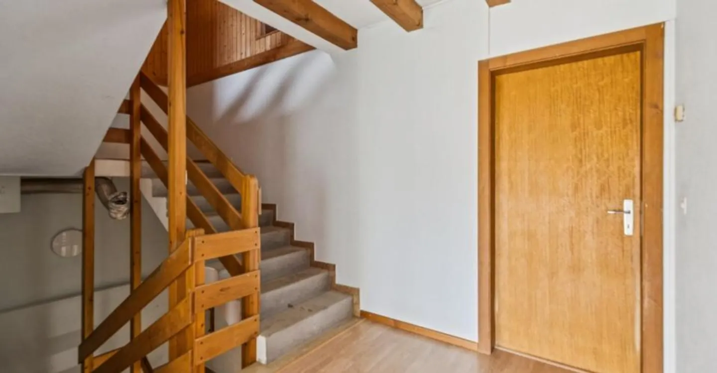 Village house 6.5 rooms - Great renovation potential - La Chaux - Photo 8 of 10