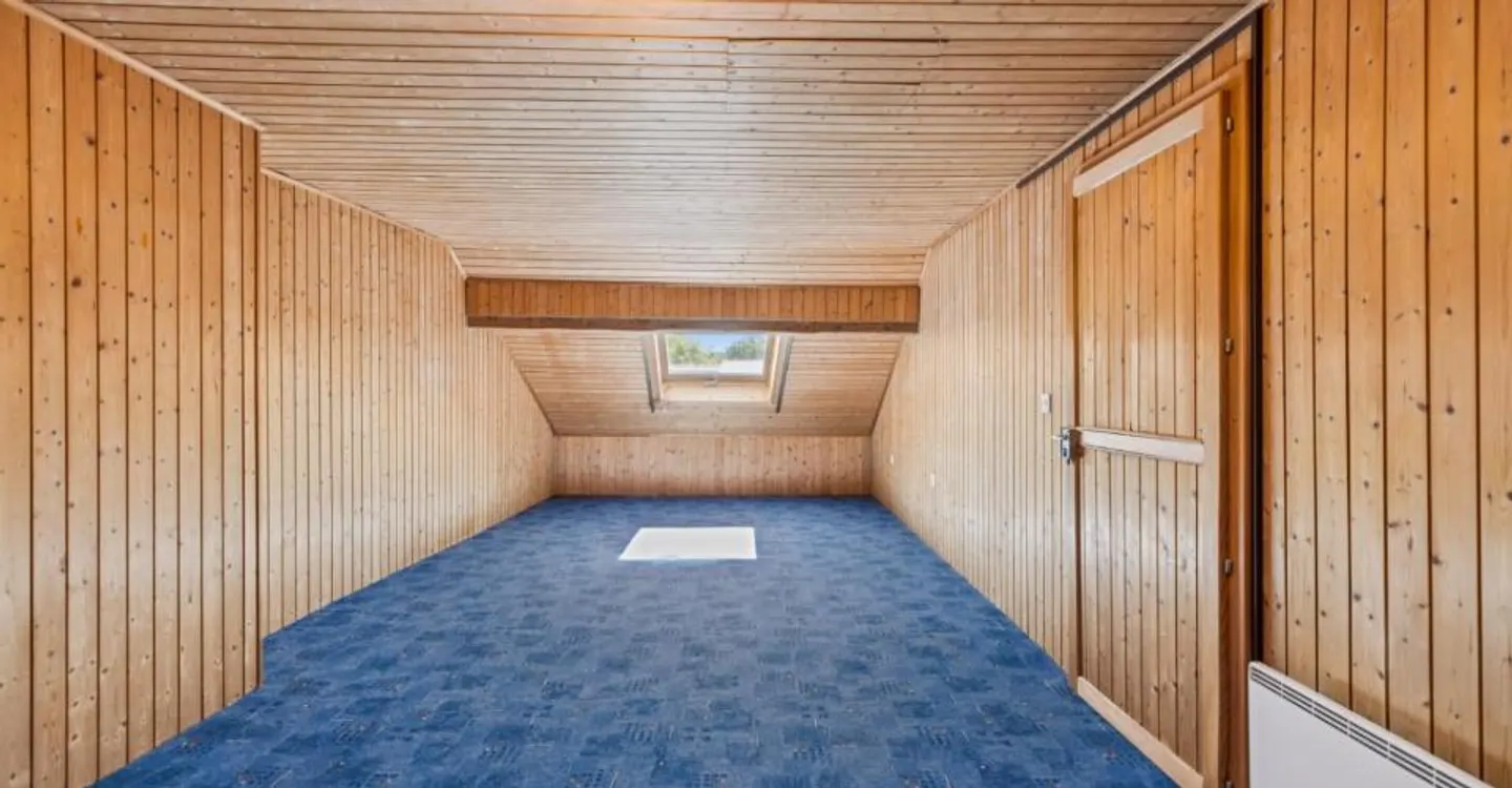 Village house 6.5 rooms - Great renovation potential - La Chaux - Photo 10 of 10