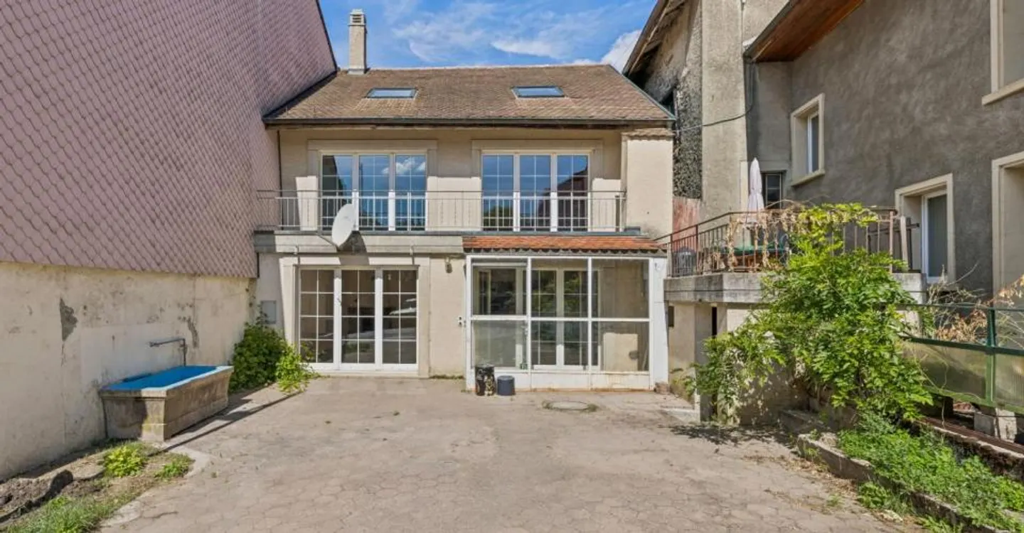 Village house 6.5 rooms - Great renovation potential - La Chaux - Photo 1 of 10
