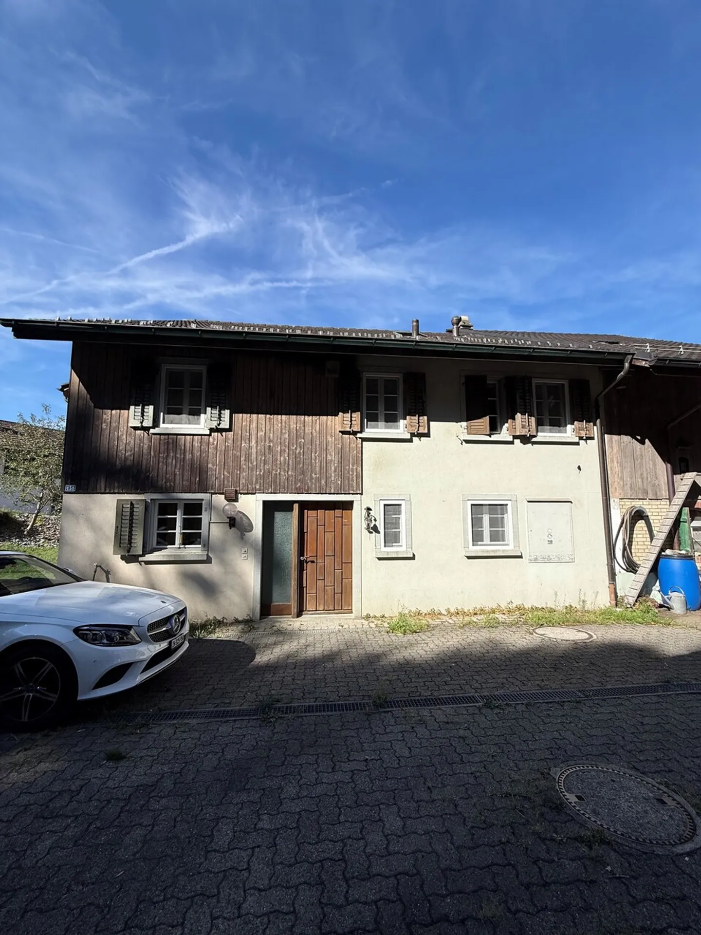 Charmantes Einfamilienhaus mit grossem Garten und viel Potenzial  - Foto 2 di 16
