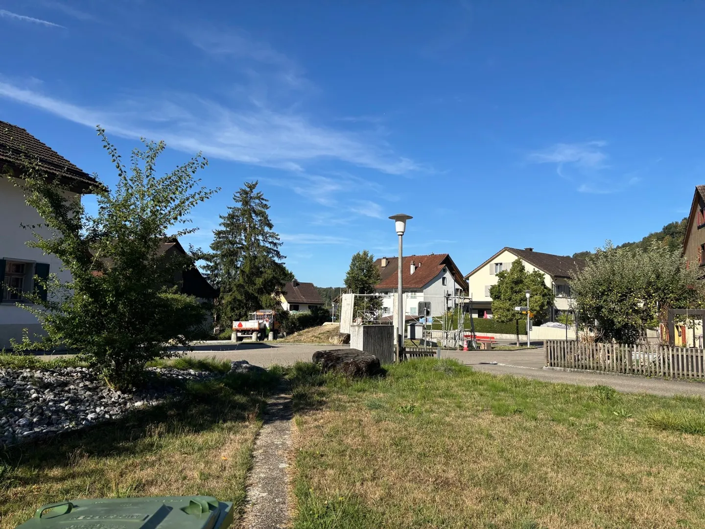 Charmantes Einfamilienhaus mit grossem Garten und viel Potenzial  - Foto 3 di 16