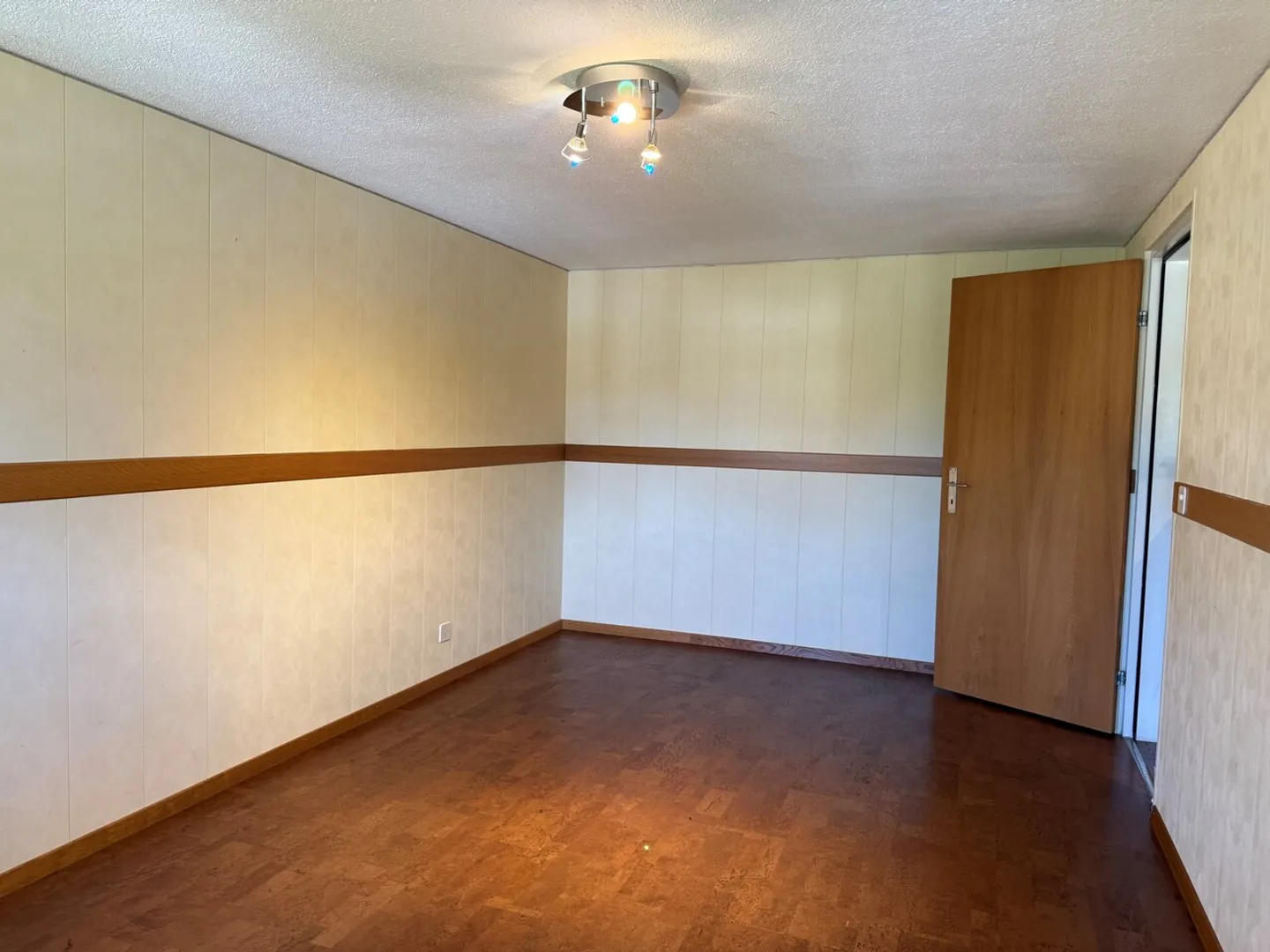 Charmantes Einfamilienhaus mit grossem Garten und viel Potenzial  - Foto 13 di 16
