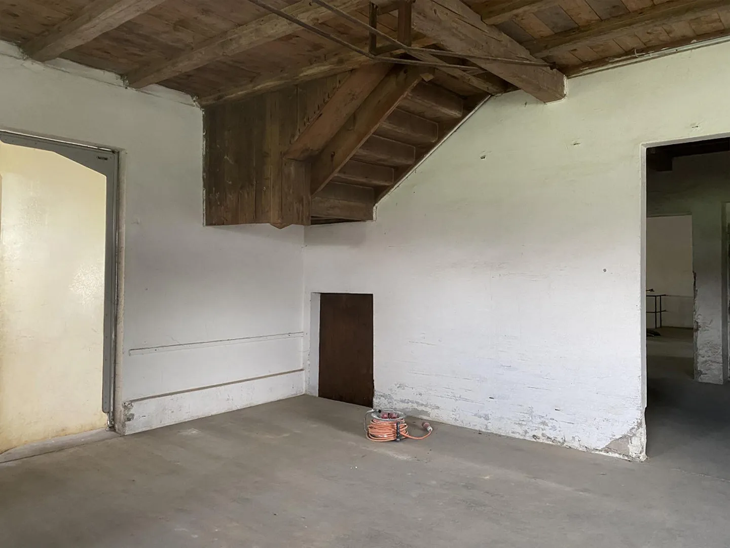 Spazi di stoccaggio e commerciali da 42-155m2 a partire da 105.00CHF/mese - Foto 7 di 13