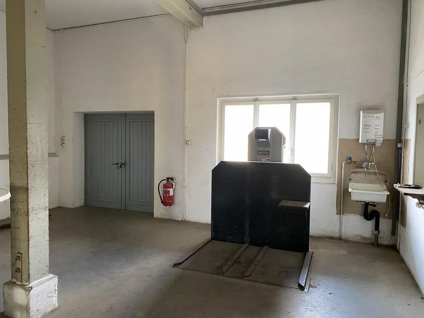 Spazi di stoccaggio e commerciali da 42-155m2 a partire da 105.00CHF/mese - Foto 8 di 13