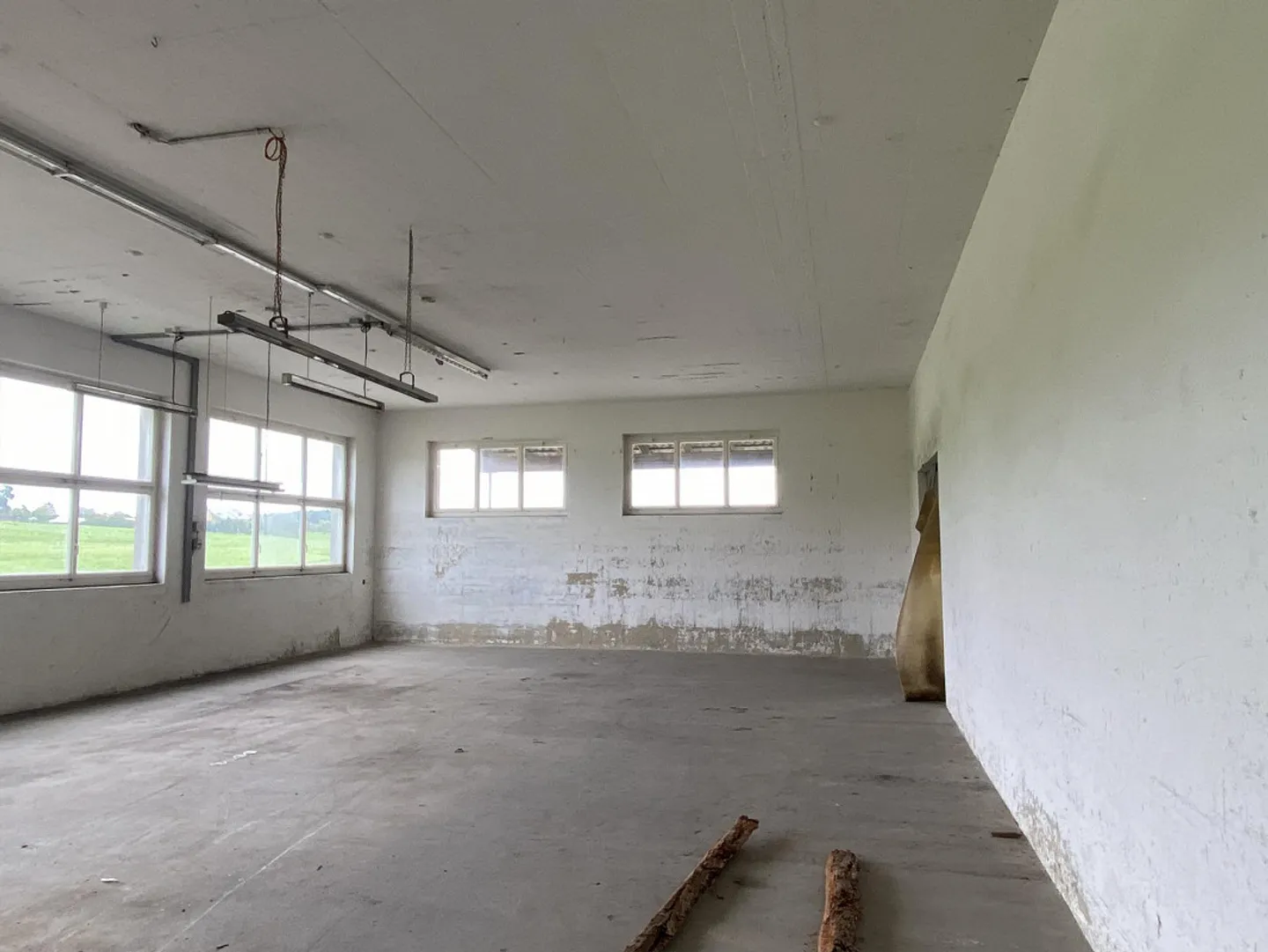 Spazi di stoccaggio e commerciali da 42-155m2 a partire da 105.00CHF/mese - Foto 10 di 13