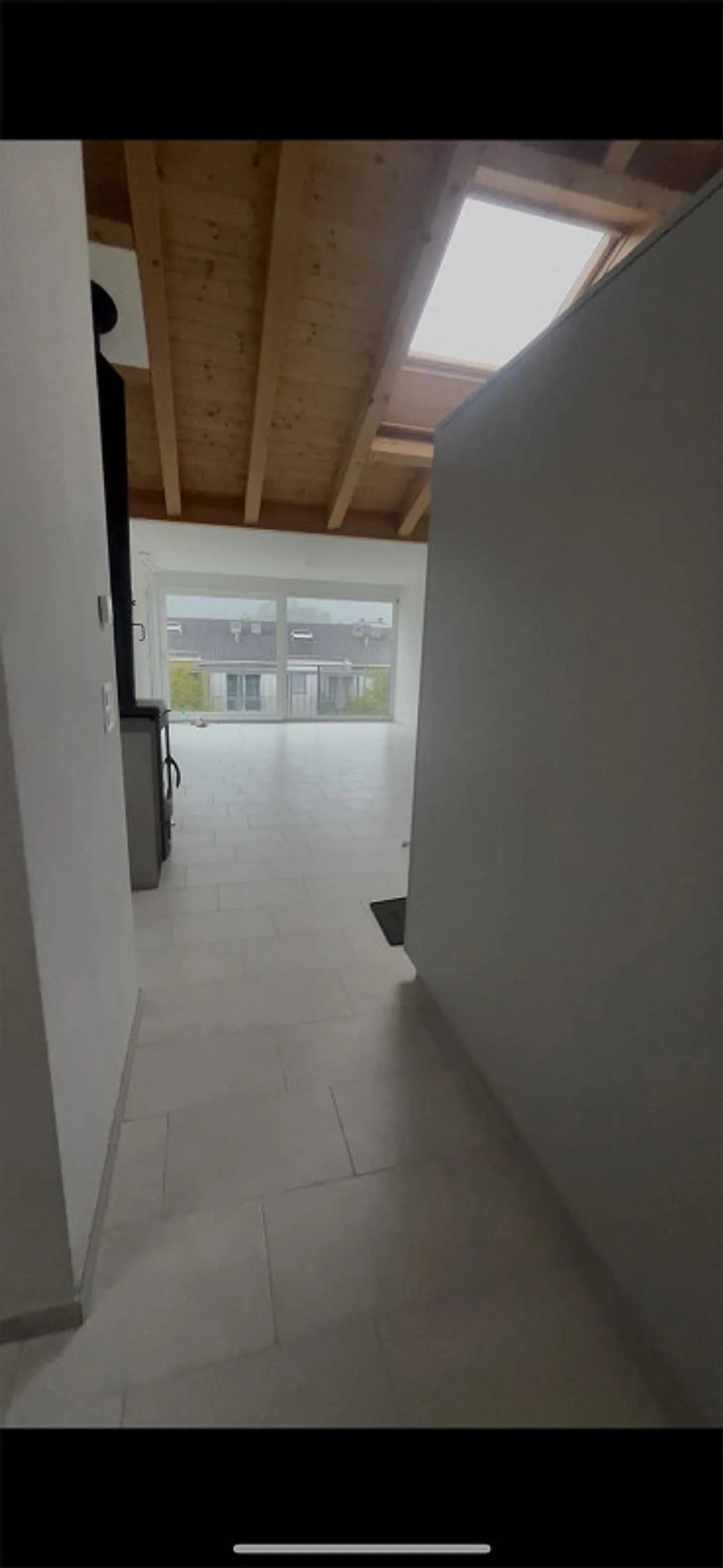 Appartamento moderno e luminoso di 3,5 stanze, situato in posizione centrale - Foto 6 di 8