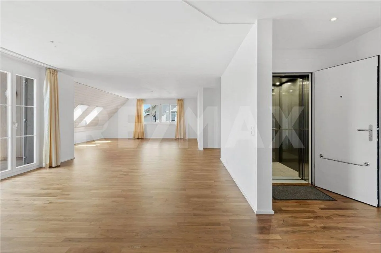 Geräumige Maisonette mit Bergsicht - Foto 2 von 13