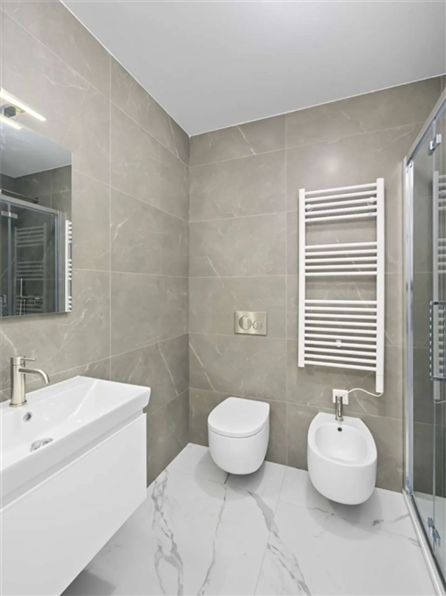 Appartement 2,5 pièces nouvellement construit et meublé avec terrasse – un mélange réussi de luxe et de confort - Photo 7 sur 20