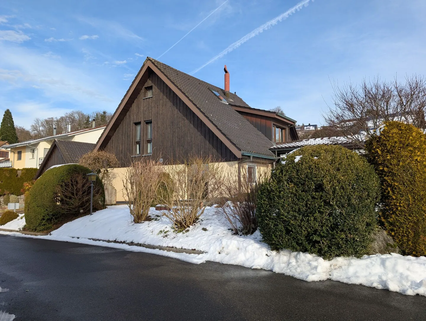 Family Oasis - 6½ Room Semi-Detached House - Photo 2 of 23