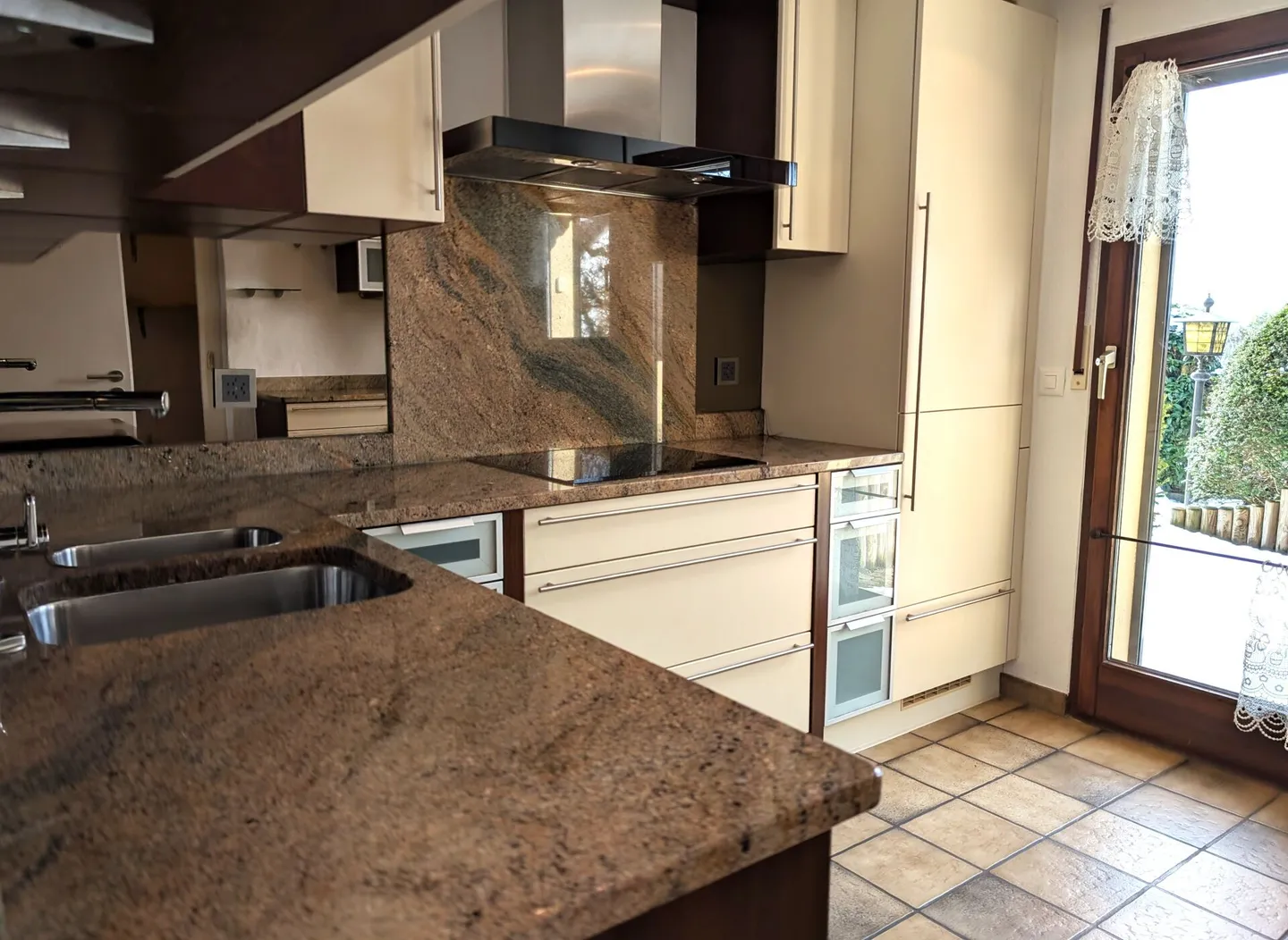 Family Oasis - 6½ Room Semi-Detached House - Photo 7 of 23