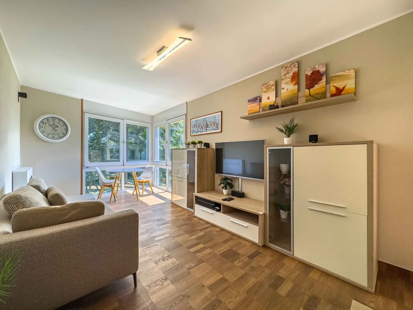 Single house for sale - Photo 1 of 10