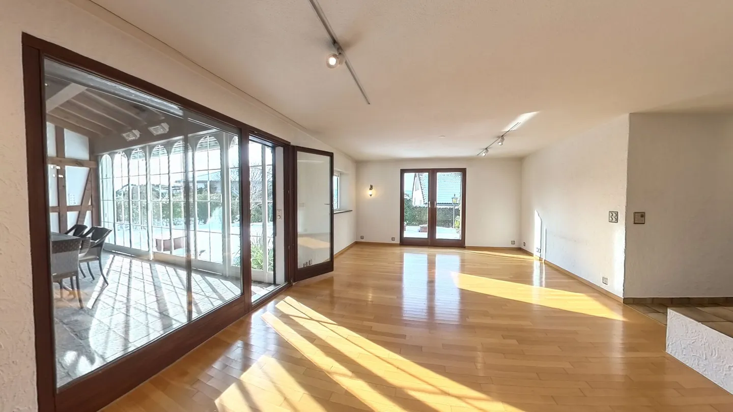 Family Oasis - 6½ Room Semi-Detached House - Photo 4 of 23