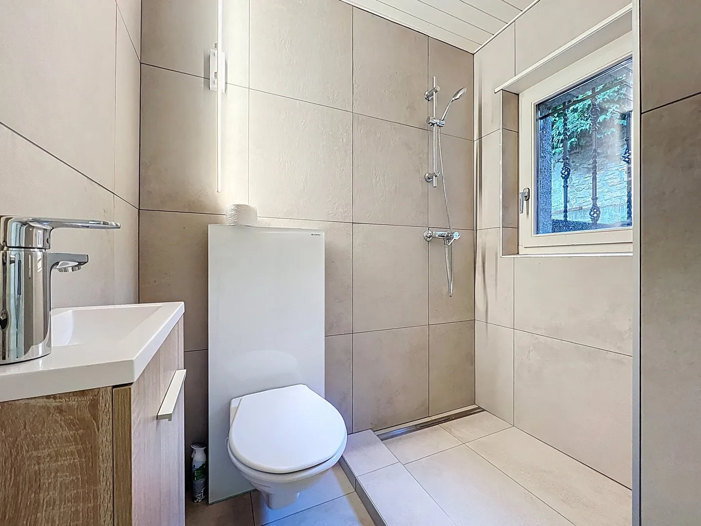 Garantiert ein Highlight – renovierte Villa mit Terrasse und Seeblick! - Foto 6 von 13