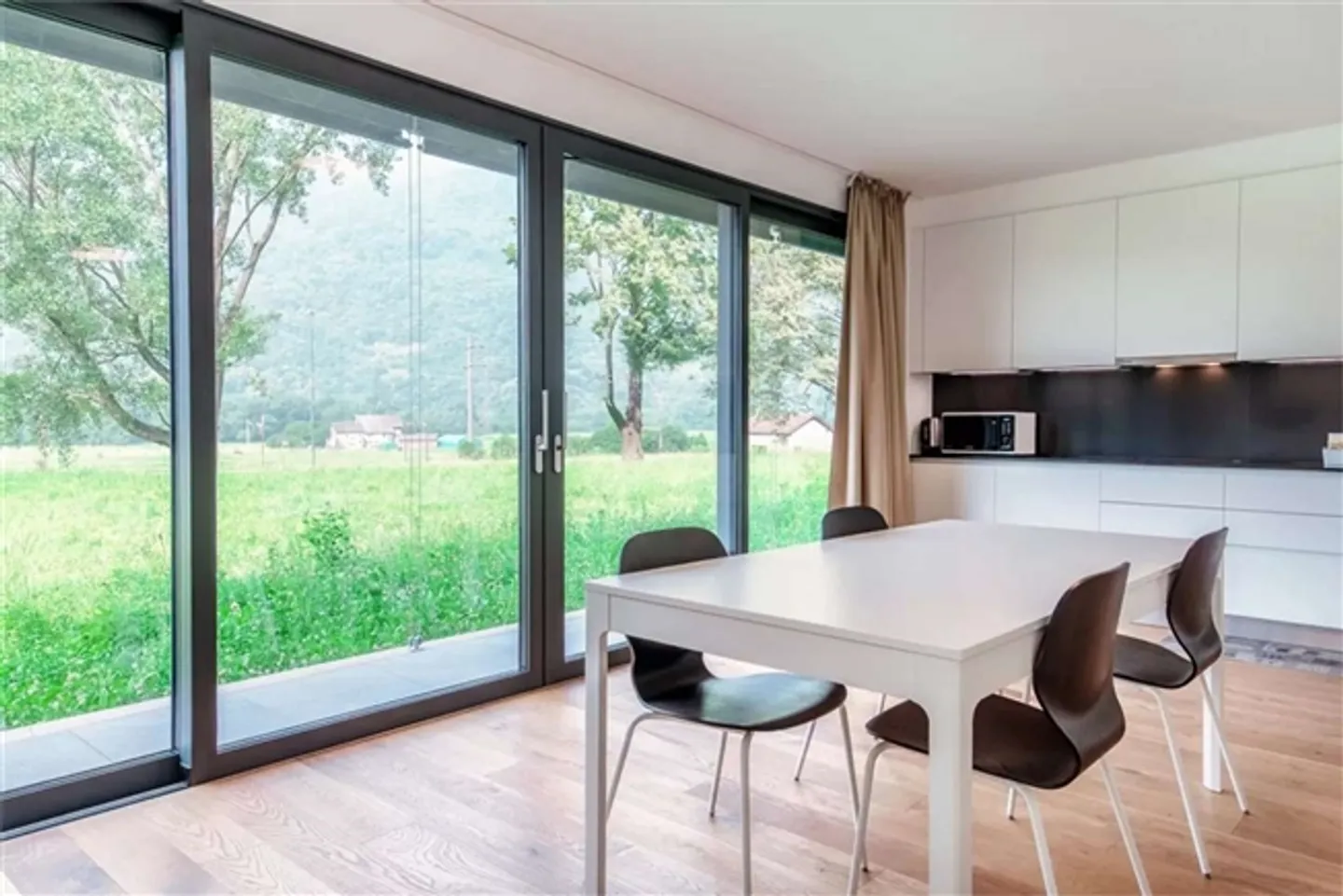 APPARTAMENTO 2,5 STANZE CON GIARDINO PRIVATO - INVESTIMENTO O APPARTAMENTO PER VACANZE - Foto 11 di 15