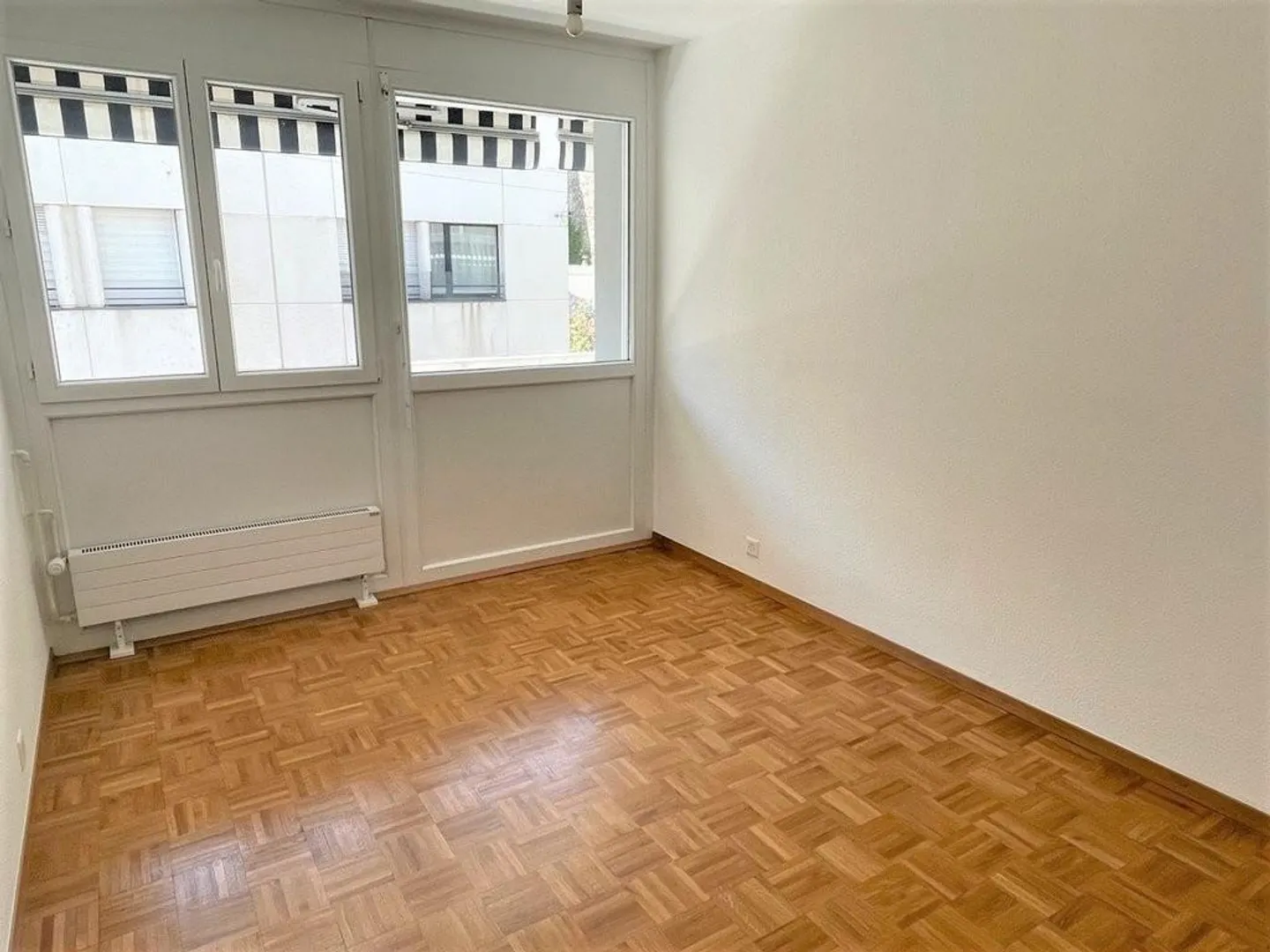 Eaux-Vives: beautiful apartment with balcony - Photo 7 of 11