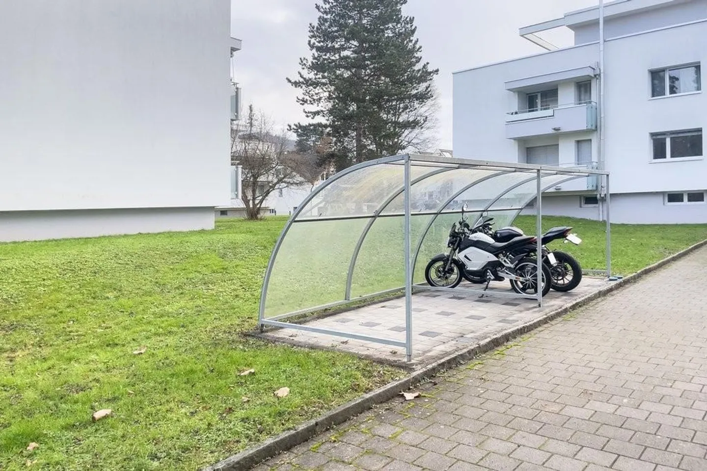 Covered scooter/motorcycle parking space for rent - Photo 1 of 3