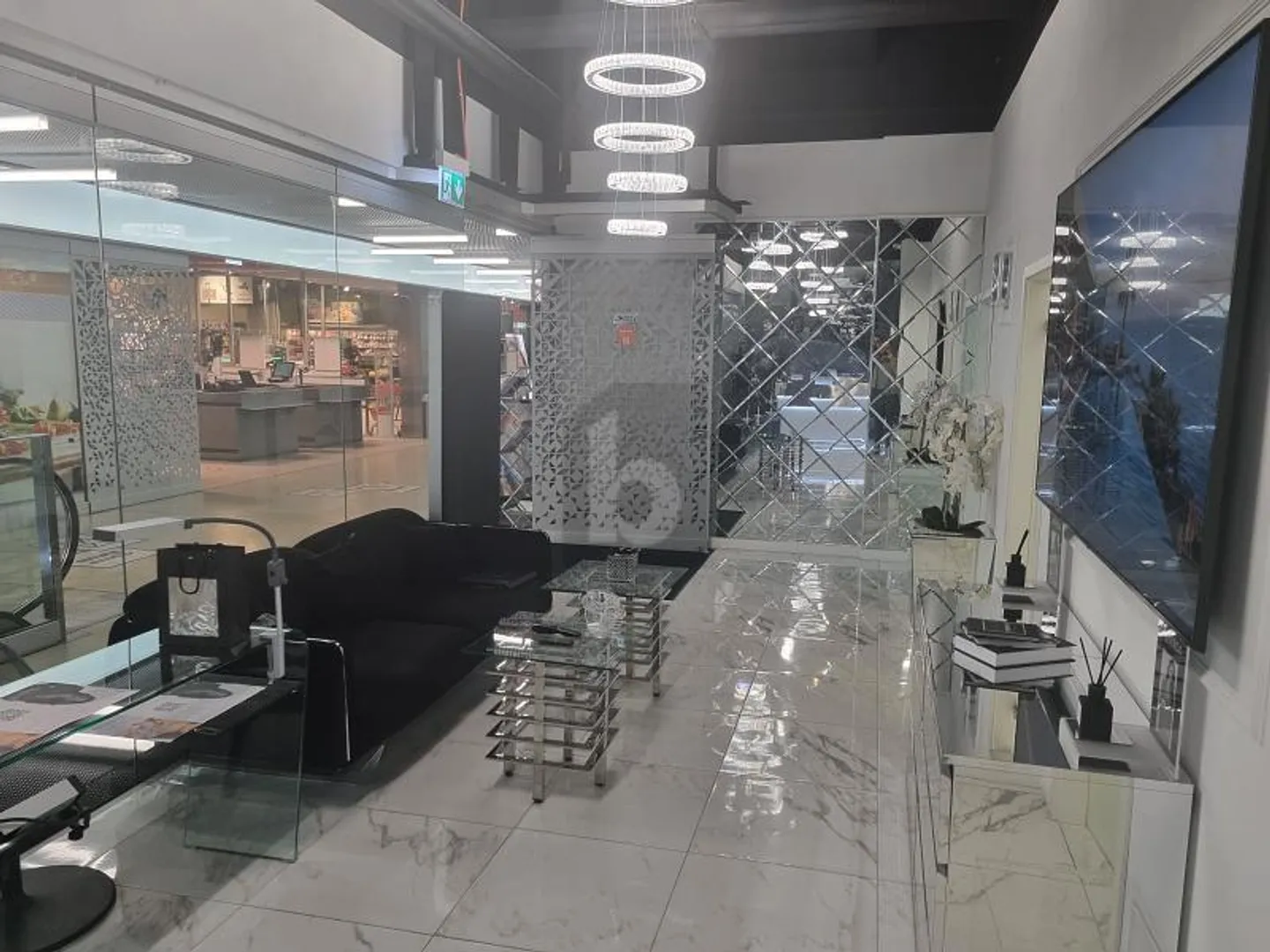 TURNKEY BEAUTY SALON - Photo 1 of 6