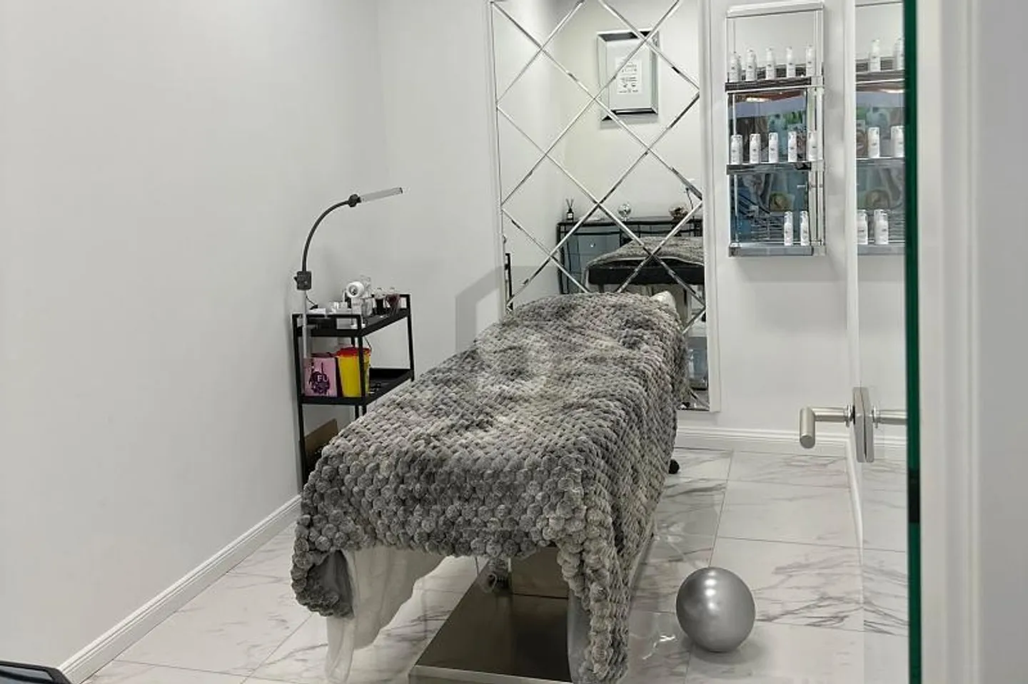 TURNKEY BEAUTY SALON - Photo 4 of 6