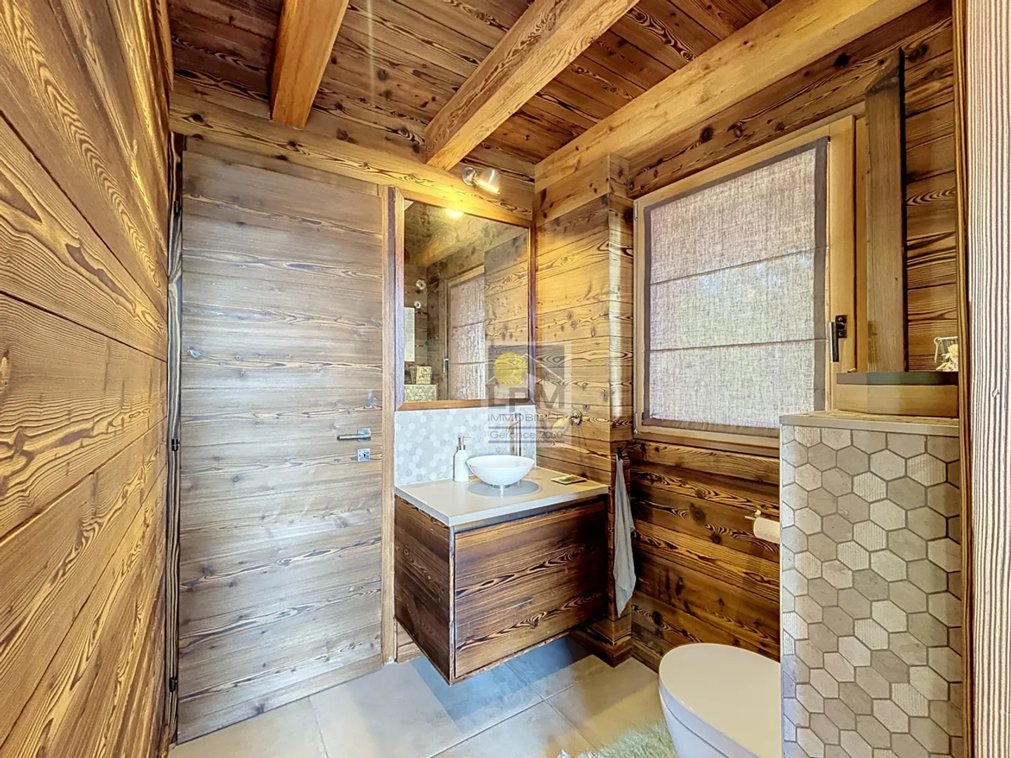 Elegant Chalet with Jacuzzi - Photo 7 of 13