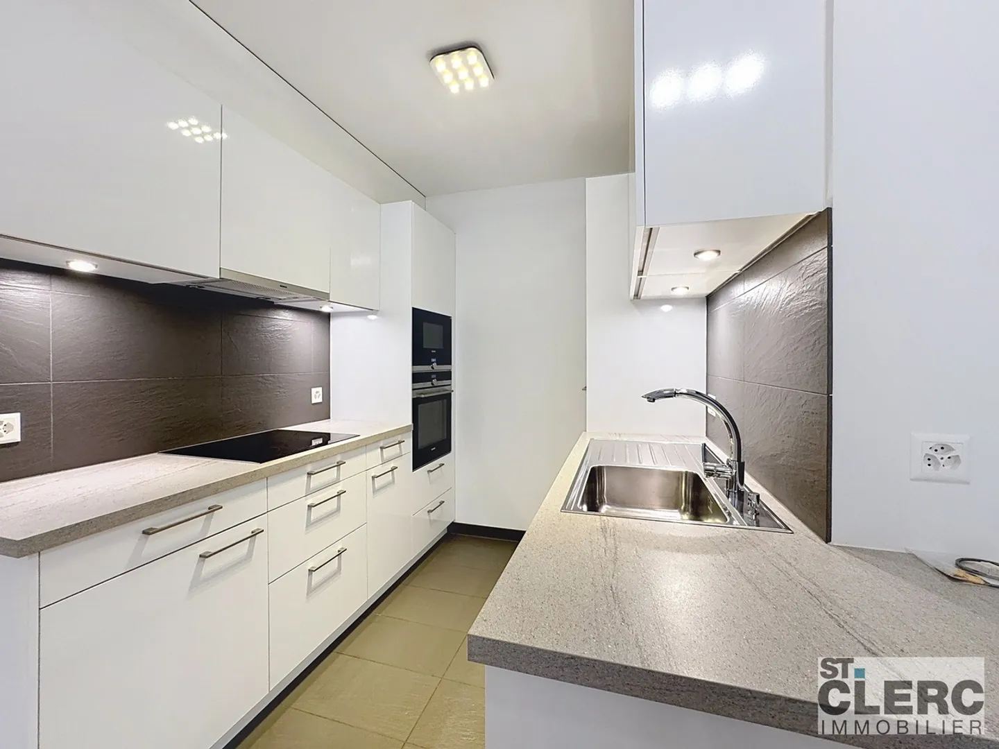 Wunderschöne 2,5-Zimmer-Wohnung mit Terrasse - Foto 1 von 6