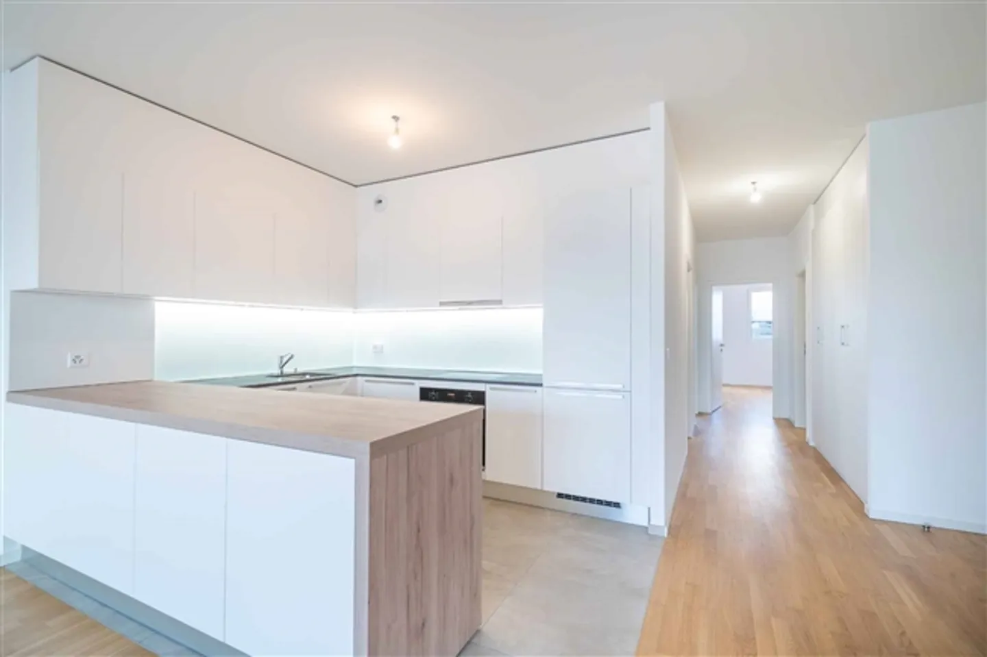 Appartement spacieux de 4,5 pièces avec balcons, près du bord du lac et des universités - Photo 1 sur 12