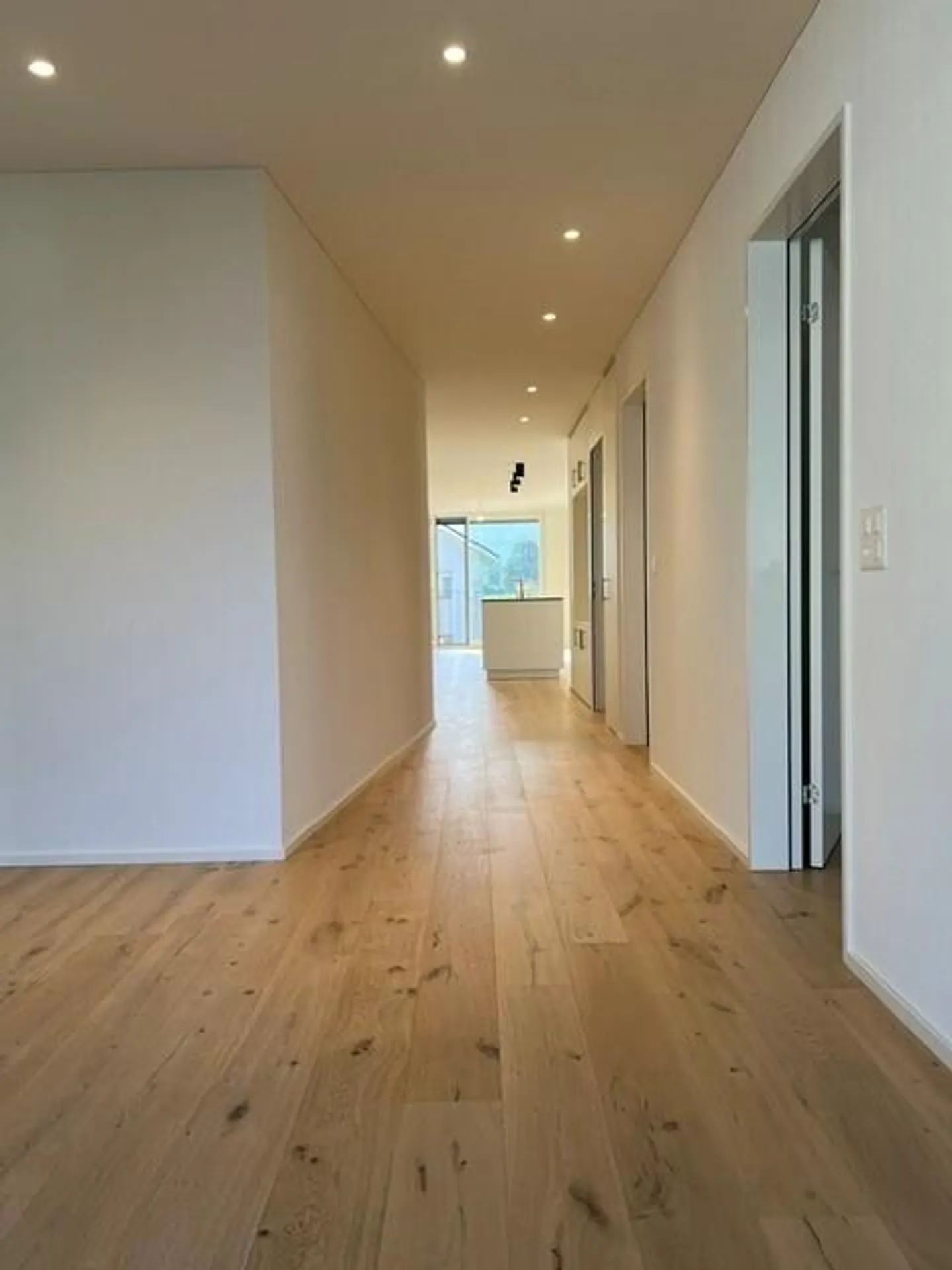Moderne 5½-Zimmer-Wohnung in Seedorf - Foto 2 von 10