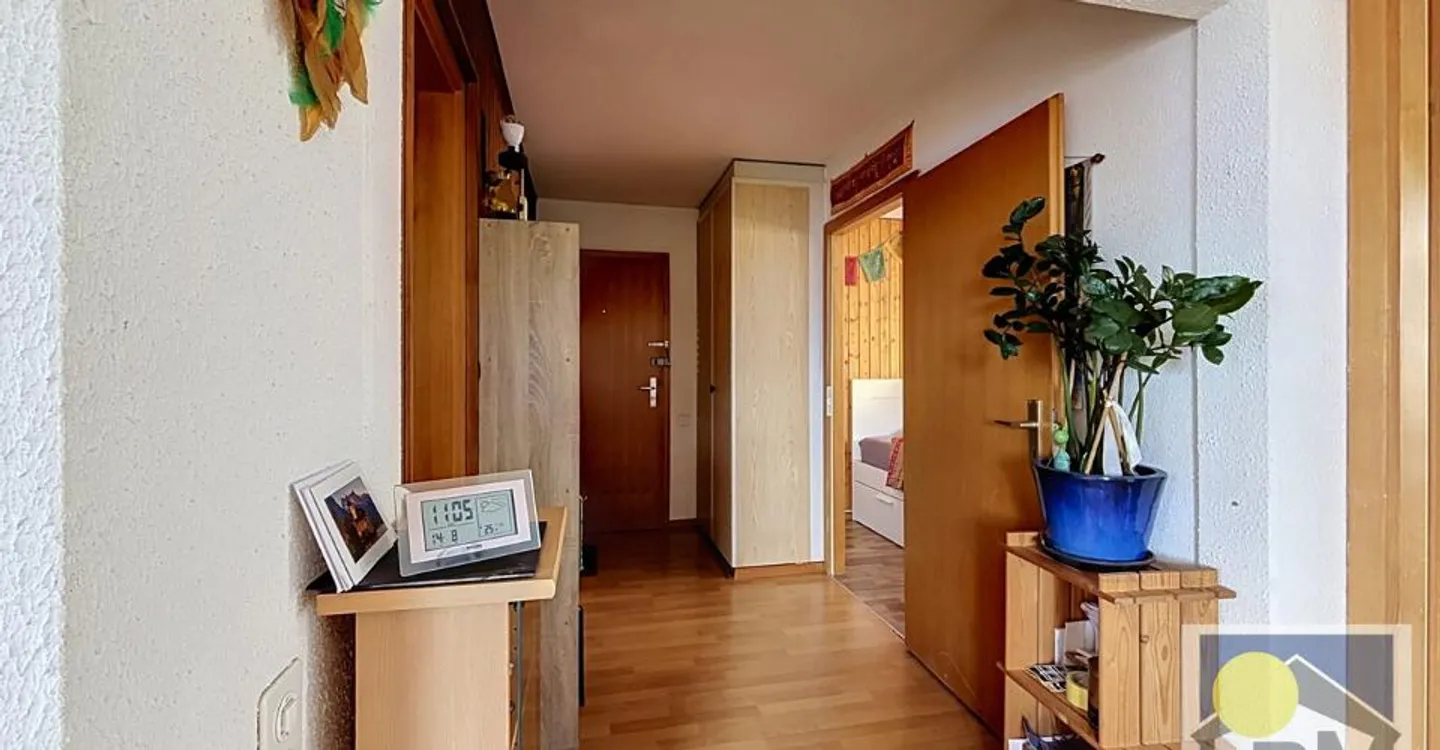 Elegant 2.5-room apartment Charm, comfort and privileged location - Photo 8 of 13