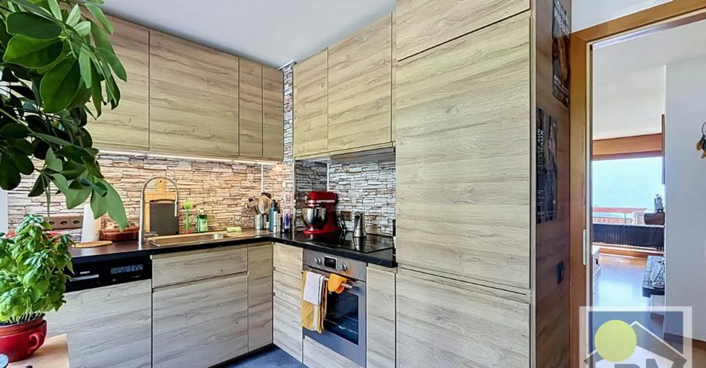 Elegant 2.5-room apartment Charm, comfort and privileged location - Photo 2 of 13