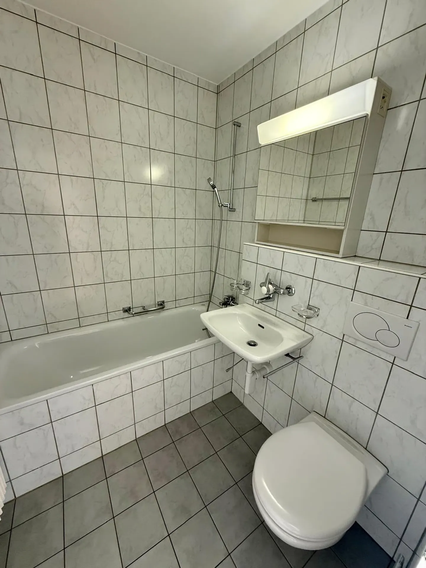 Appartement de 3 pièces dans un endroit calme - Photo 3 sur 6