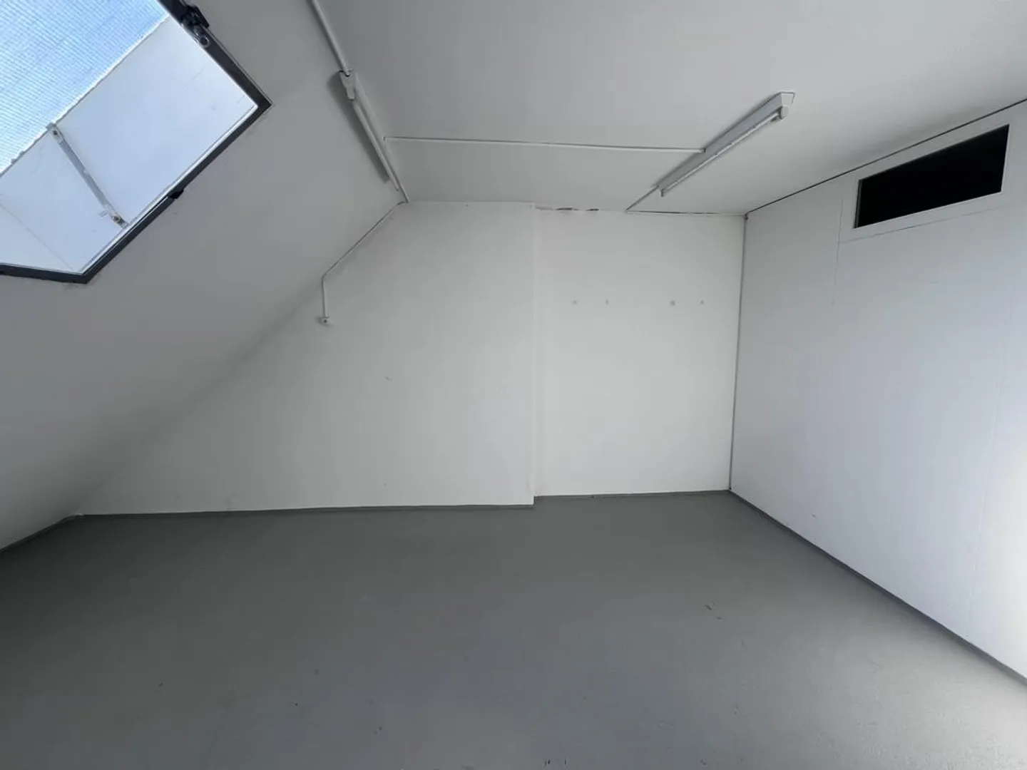 Magazzino in una posizione centrale - Foto 2 di 4