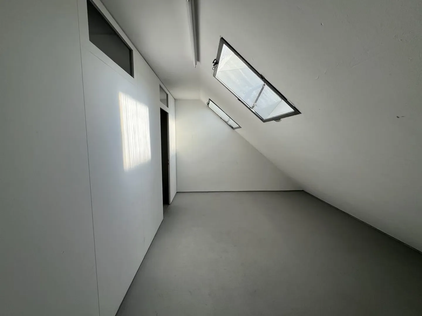 Magazzino in una posizione centrale - Foto 3 di 4