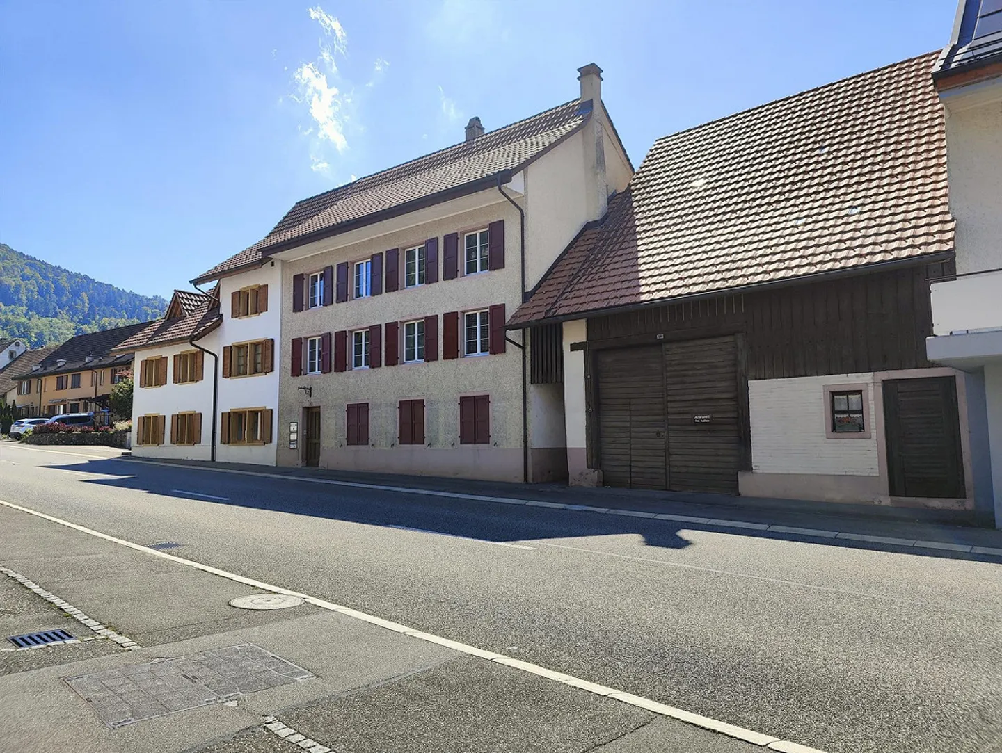 Casa multigenerazionale con edificio economico/stalla adiacente - Foto 1 di 6