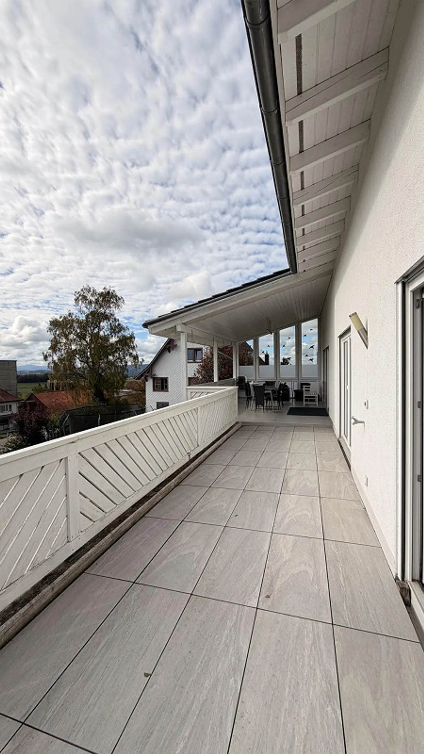 Ampia casa bifamiliare con 366 m² di superficie abitabile e panorama alpino - Foto 7 di 15
