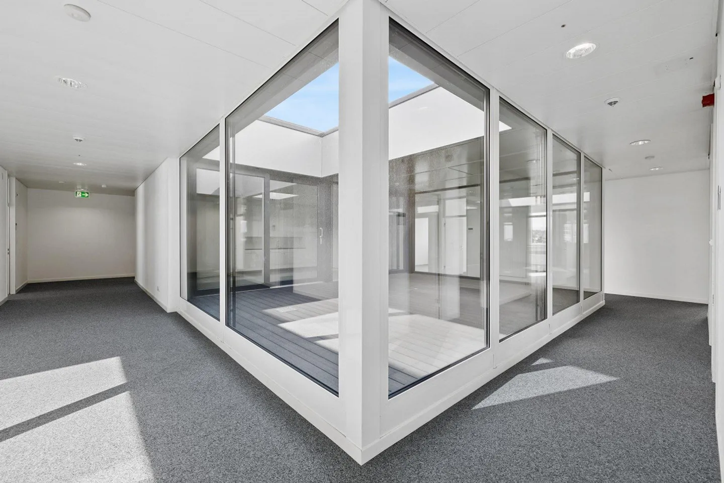 Spazio ufficio ampliato con ampio spazio esterno - Foto 4 di 9