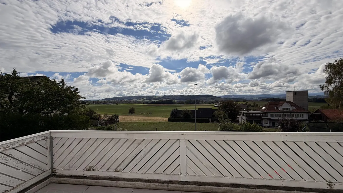 Ampia casa bifamiliare con 366 m² di superficie abitabile e panorama alpino - Foto 8 di 15