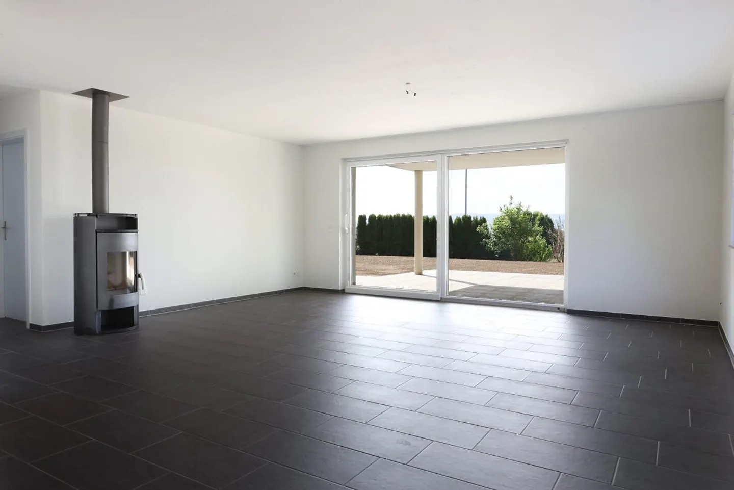 Ampia casa bifamiliare con 366 m² di superficie abitabile e panorama alpino - Foto 11 di 15